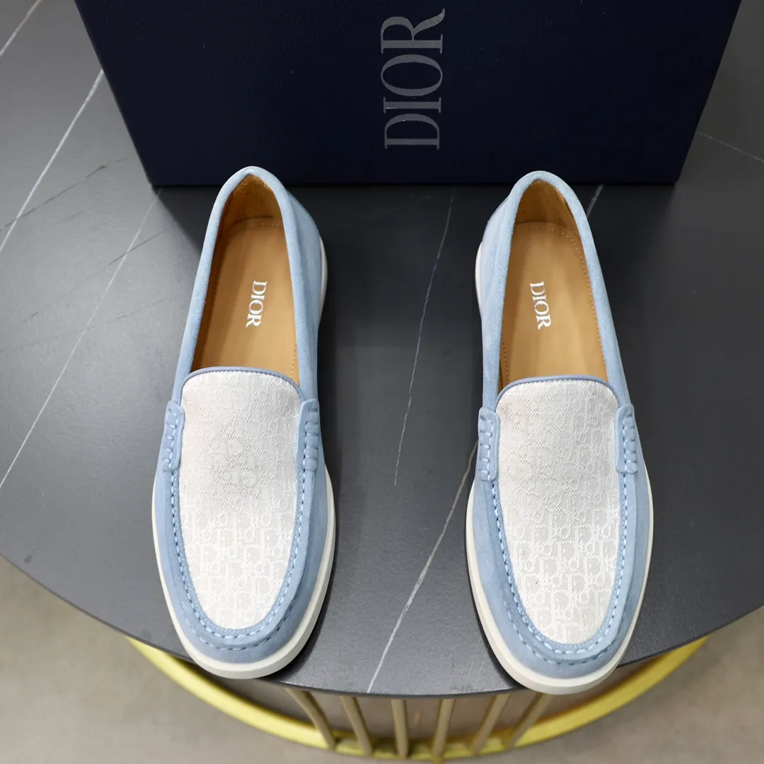 Ex-factory price: 540🙅‍♂️🙅‍♂️🙅‍♂️ Brand: Dior DIOR Standard code: Men's code 38/44 (45 can be customized) Grade: Same as the official website Material: Original cowhide stitching, cowhide lining, original TPU wear-resistant soft outsole Style categories: Leisure and sports version, footwear for driving, young fashion, European and American trends, British style Color: actual picture color